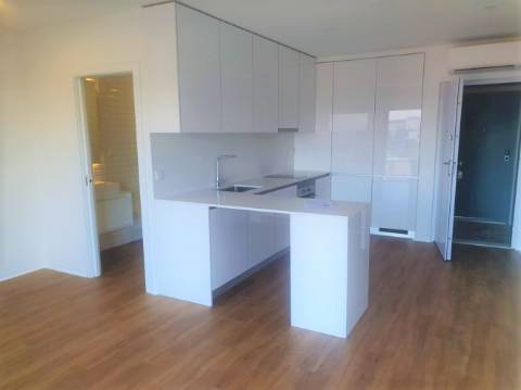 Apartamento Novo com vistas desafogadas - H. São João / Pólo Universitário