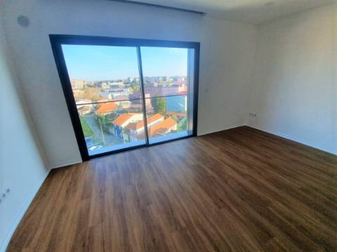 Apartamento Novo com vistas desafogadas - H. São João / Pólo Universitário