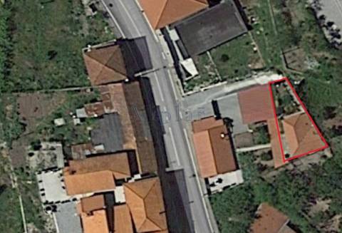 Pequena Moradia T2 com Quintal