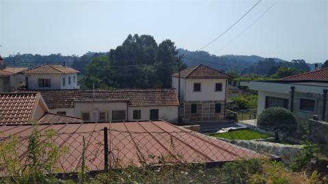 Pequena Moradia T2 com Quintal