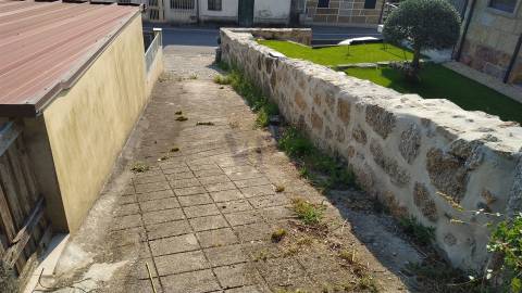 Pequena Moradia T2 com Quintal