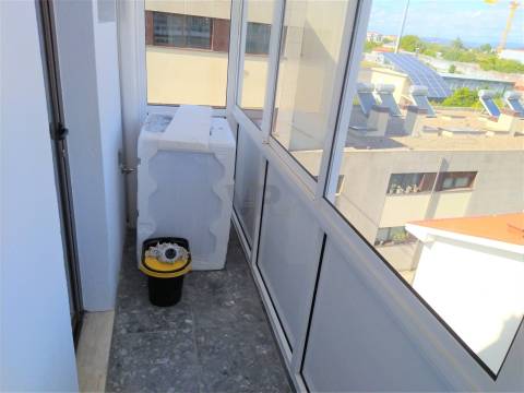 Quarto individual c/ despesas incluídas - Ao H. S. João / Faculdades