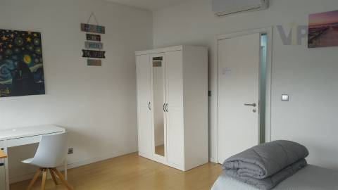 Quarto individual c/ despesas incluídas - Ao H. S. João / Faculdades