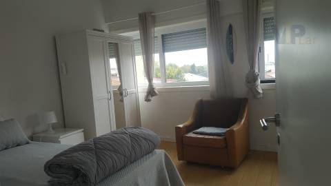 Quarto individual c/ despesas incluídas - Ao H. S. João / Faculdades