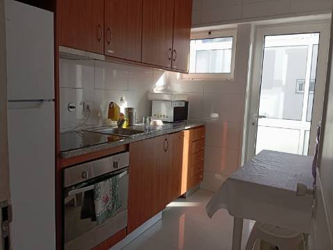 Quarto individual 25m² e AC  c/ despesas incluídas e wc privativo - Ao H. S. João / Faculdades