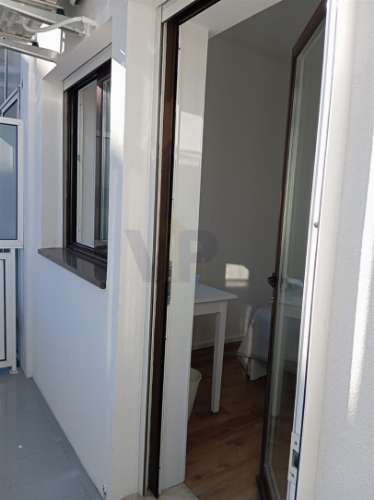 QUARTO individual 15m² c/ despesas incluídas e AC - Ao H. S. João / Faculdades (Amial)