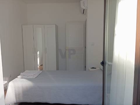 QUARTO individual 15m² c/ despesas incluídas e AC - Ao H. S. João / Faculdades (Amial)