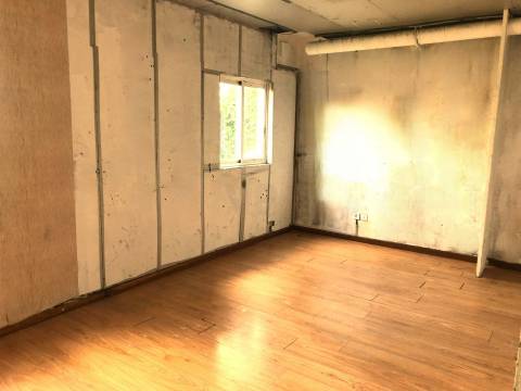 Loja c/ 270m² (2 pisos) - Paranhos, Porto