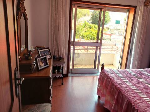 Moradia T4 c/ Cozinha Regional, quintal e anexo - Paranhos (Porto)