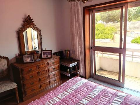 Moradia T4 c/ Cozinha Regional, quintal e anexo - Paranhos (Porto)