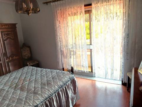 Moradia T4 c/ Cozinha Regional, quintal e anexo - Paranhos (Porto)