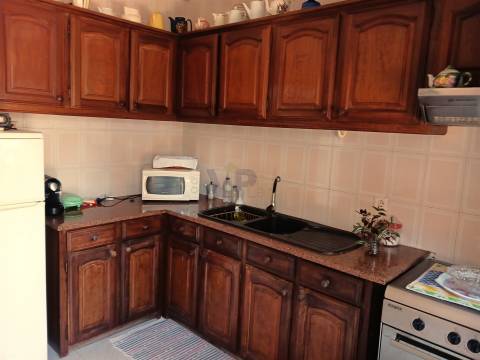 Moradia T4 c/ Cozinha Regional, quintal e anexo - Paranhos (Porto)