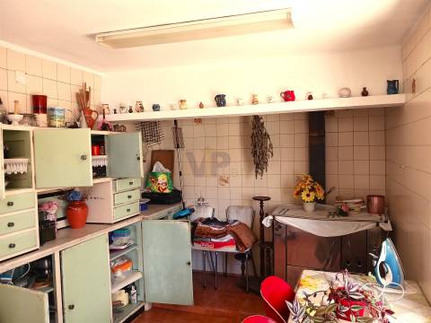 Moradia T4 c/ Cozinha Regional, quintal e anexo - Paranhos (Porto)