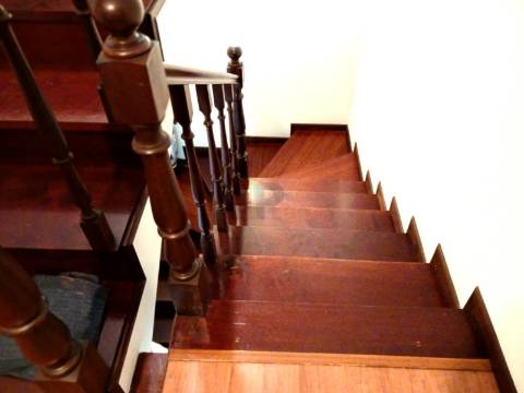 Moradia T4 c/ Cozinha Regional, quintal e anexo - Paranhos (Porto)