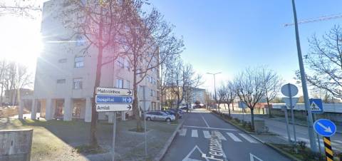 Espaço p/ Arrumos - ao Hospital S. João