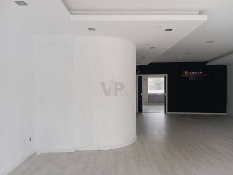 Loja c/ 200m² - Circunvalação (H.S.João) - Porto