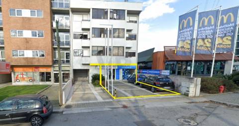 Loja c/ 200m² - Circunvalação (H.S.João) - Porto