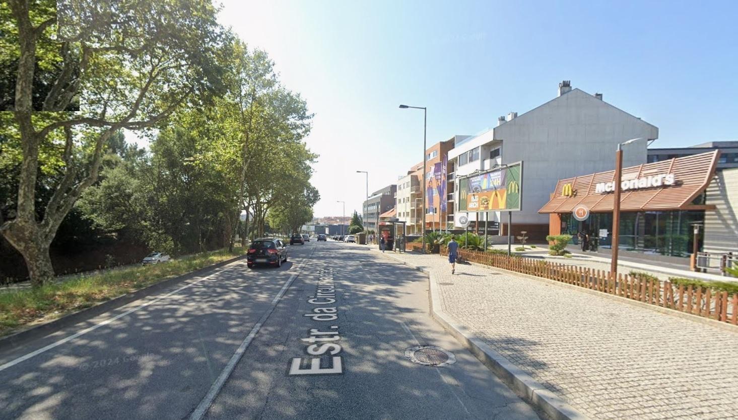 Loja c/ 200m² - Circunvalação (H.S.João) - Porto