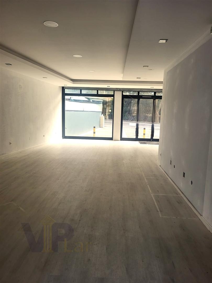 Loja c/ 180m² + Terraço - Circunvalação (H.S.João) - Porto