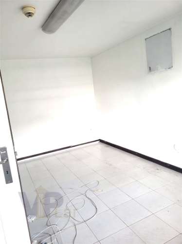 Loja c/ 180m² + Terraço - Circunvalação (H.S.João) - Porto