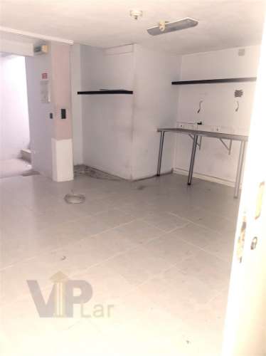 Loja c/ 180m² + Terraço - Circunvalação (H.S.João) - Porto