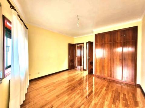 Andar de Moradia T3 c/ Terraço - Campanhã - Porto