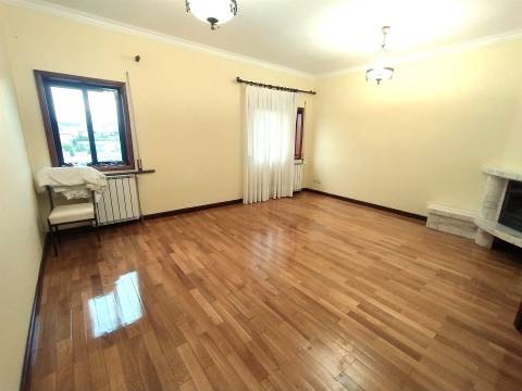 Andar de Moradia T3 c/ Terraço - Campanhã - Porto