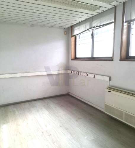 Loja - Escritório c/ 239m² - Circunvalação - à Areosa