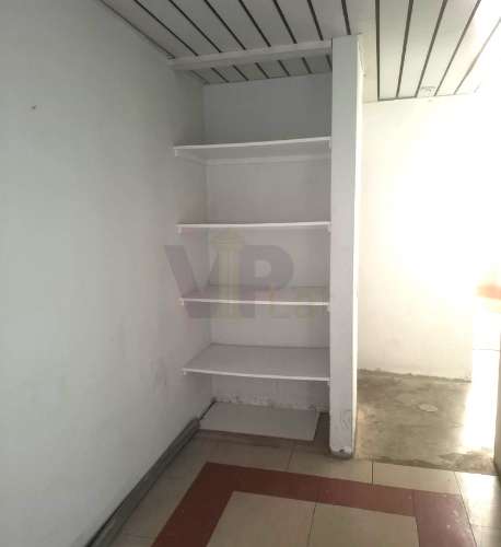 Loja - Escritório c/ 239m² - Circunvalação - à Areosa