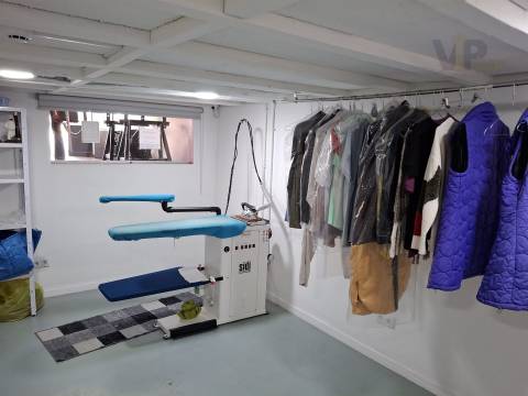 Trespasse de Lavandaria Self Service e Engomadoria - Amial (Porto) A Funcionar!