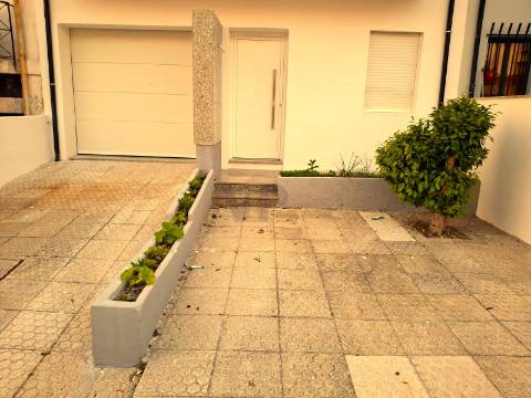 Moradia T4+ Escritório totalmente renovada - Pedra Verde