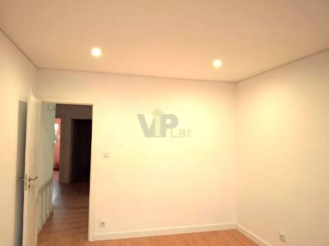 Moradia T4+ Escritório totalmente renovada - Pedra Verde