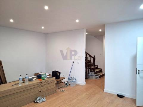 Moradia T4+ Escritório totalmente renovada - Pedra Verde