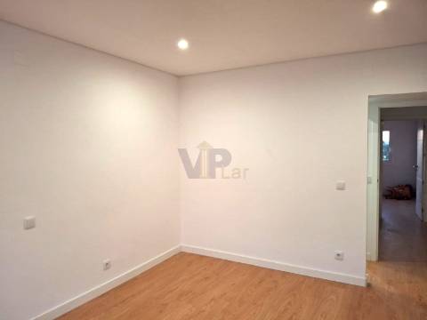 Moradia T4+ Escritório totalmente renovada - Pedra Verde