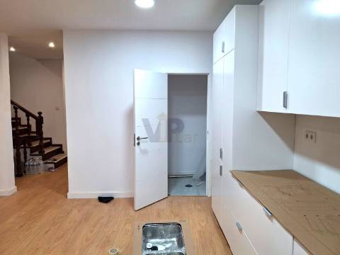 Moradia T4+ Escritório totalmente renovada - Pedra Verde