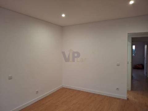 Moradia T4+ Escritório totalmente renovada - Pedra Verde