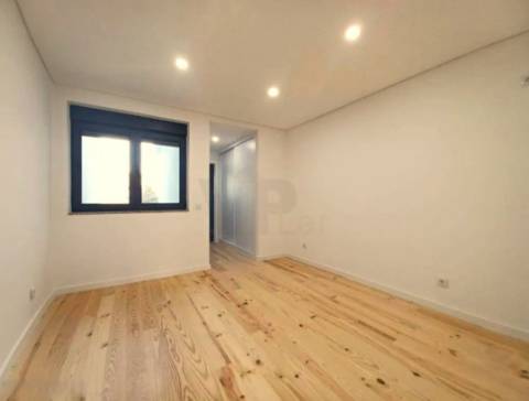 Moradia T3 Totalmente Restaurada - Porto (à Casa de Saúde Boavista)