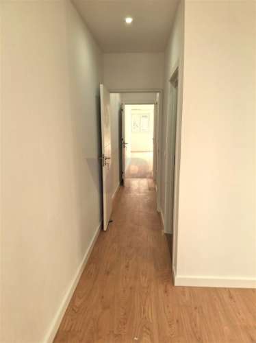 Moradia de R/Chão T2+1 c/ 790m² (Terraço/Jardim/Quintal) - Vila Nova de Gaia