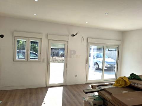 Moradia de R/Chão T2+1 c/ 790m² (Terraço/Jardim/Quintal) - Vila Nova de Gaia