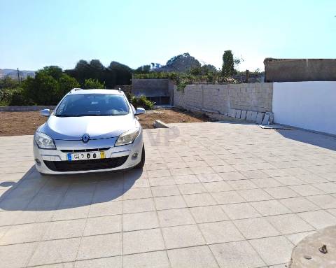 Moradia de R/Chão T2+1 c/ 790m² (Terraço/Jardim/Quintal) - Vila Nova de Gaia