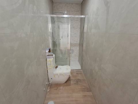 Moradia de R/Chão T2+1 c/ 790m² (Terraço/Jardim/Quintal) - Vila Nova de Gaia