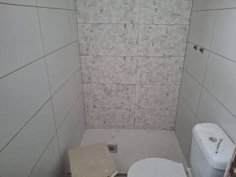 Moradia de R/Chão T2+1 c/ 790m² (Terraço/Jardim/Quintal) - Vila Nova de Gaia