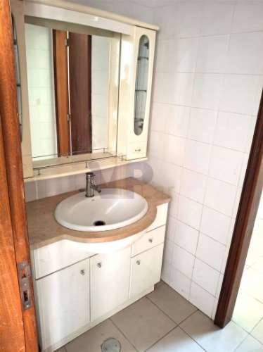 Loja c/ montra à Av. Principal, no Alto da Maia - Águas Santas