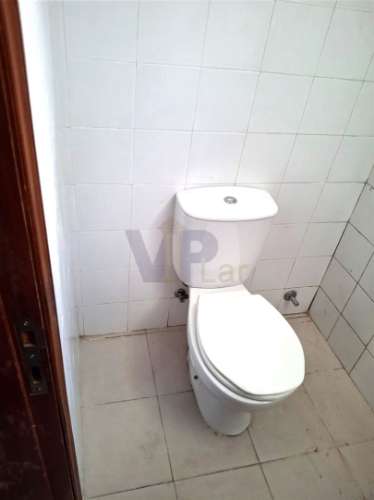 Loja c/ montra à Av. Principal, no Alto da Maia - Águas Santas