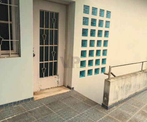 Loja + Escritórios c/ 425m² - Porto (à Circunvalação)