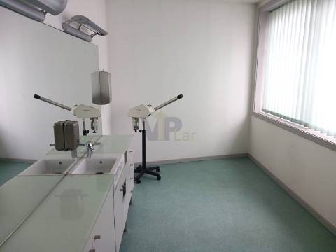 Loja + Escritórios c/ 425m² - Porto (à Circunvalação)