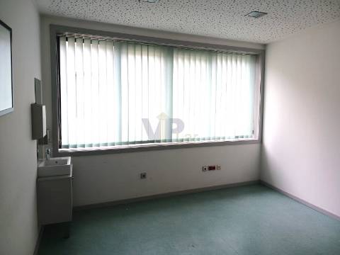 Loja + Escritórios c/ 425m² - Porto (à Circunvalação)