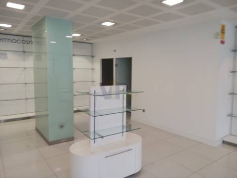 Loja + Escritórios c/ 425m² - Porto (à Circunvalação)