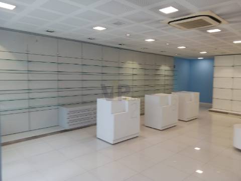 Loja + Escritórios c/ 425m² - Porto (à Circunvalação)