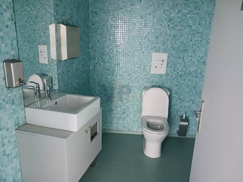 Loja + Escritórios c/ 425m² - Porto (à Circunvalação)